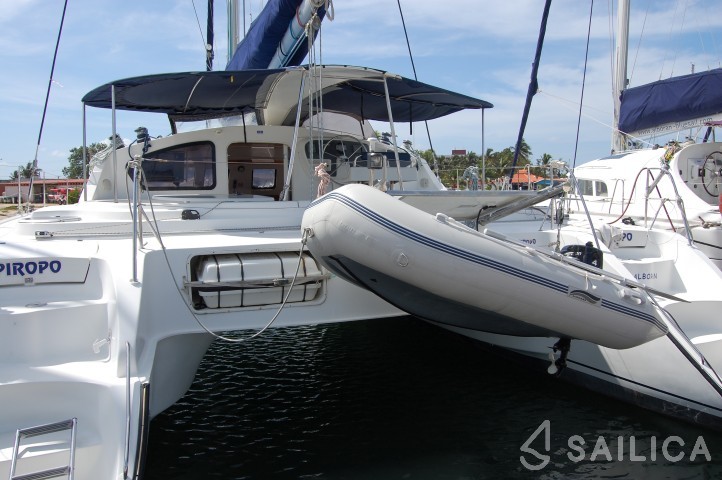 Belize 43 - Yacht Charter Sailica