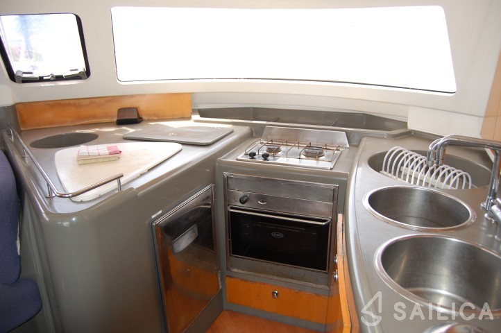 Belize 43 - Yacht Charter Sailica
