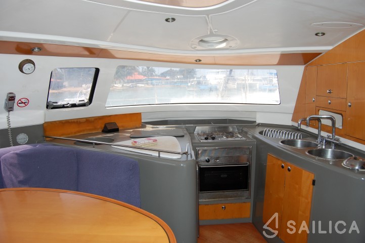 Belize 43 - Yacht Charter Sailica