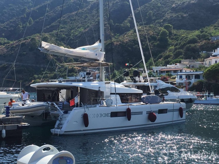 Lagoon 52F - Yacht Charter Sailica