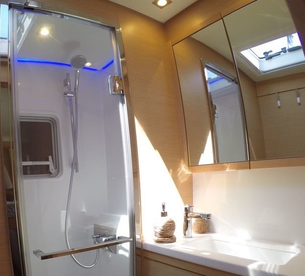 Lagoon 52F - Yacht Charter Sailica