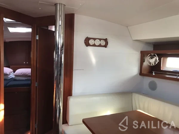 Oceanis 45 - Yacht Charter Sailica
