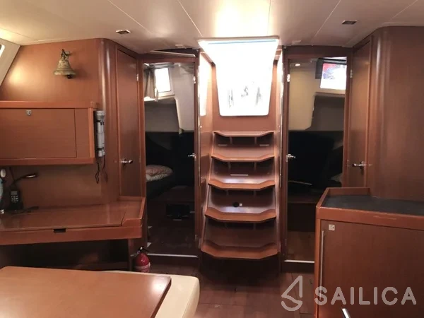 Oceanis 45 - Yacht Charter Sailica