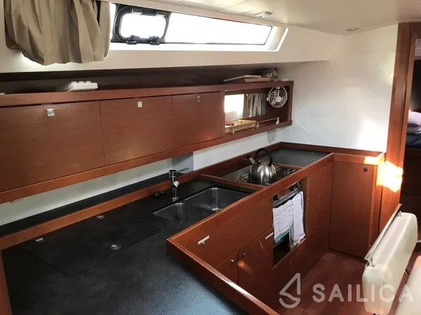 Oceanis 45 - Yacht Charter Sailica