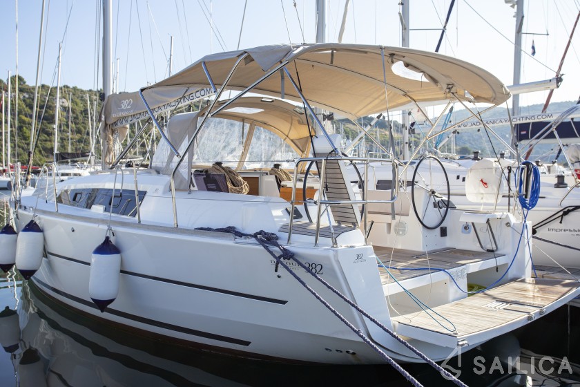 Dufour 382 GL - Yacht Charter Sailica
