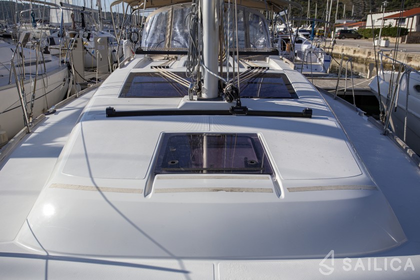 Dufour 382 GL - Yacht Charter Sailica