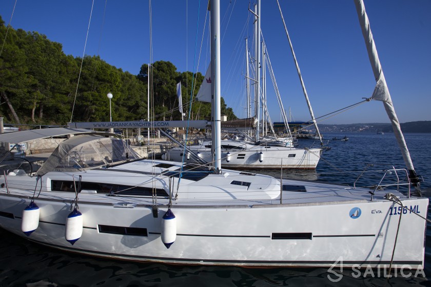 Dufour 412 GL - Yacht Charter Sailica