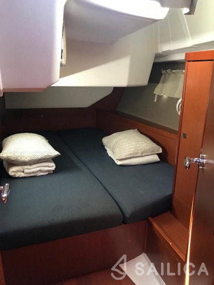 Oceanis 45 - Yacht Charter Sailica