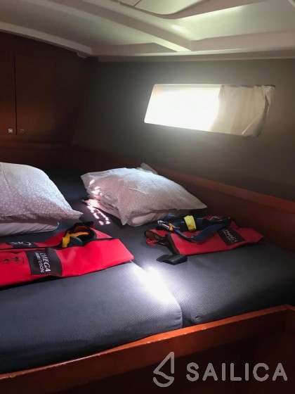 Oceanis 45 - Yacht Charter Sailica