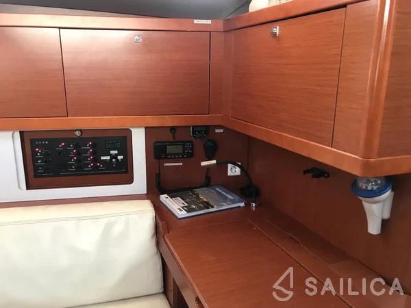 Oceanis 45 - Yacht Charter Sailica