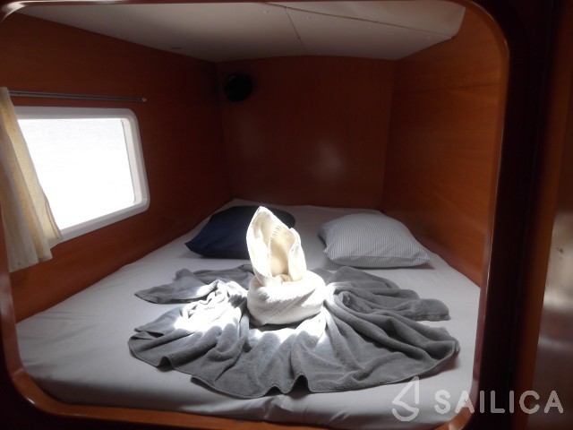 Lagoon 380 - Yacht Charter Sailica
