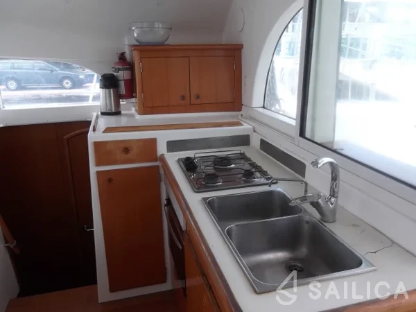 Lagoon 380 - Yacht Charter Sailica