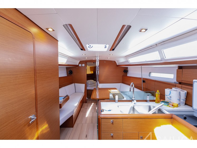 Sun Odyssey 389 - Yacht Charter Sailica