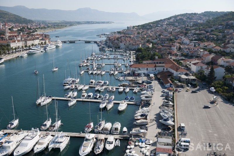 Dufour 412 GL - Yacht Charter Sailica