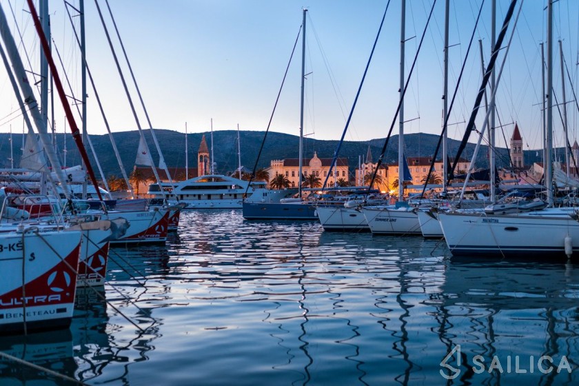 Dufour 412 GL - Yacht Charter Sailica