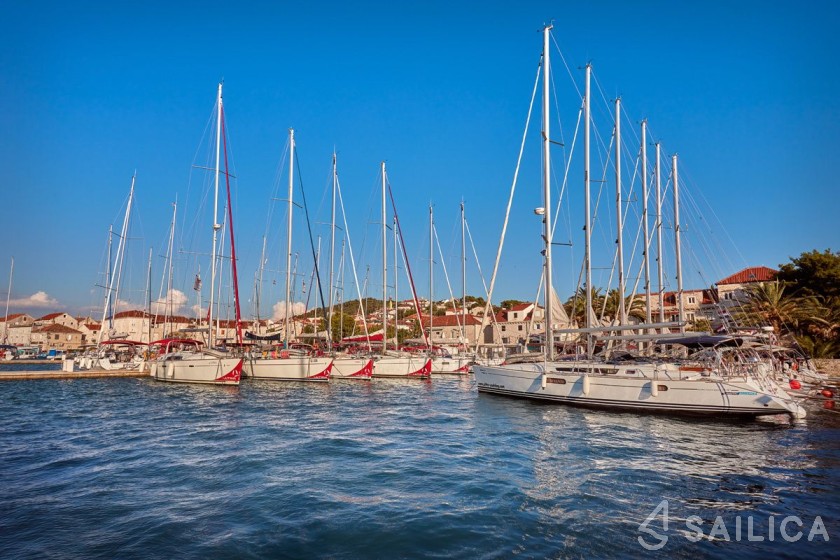 Dufour 412 GL - Yacht Charter Sailica