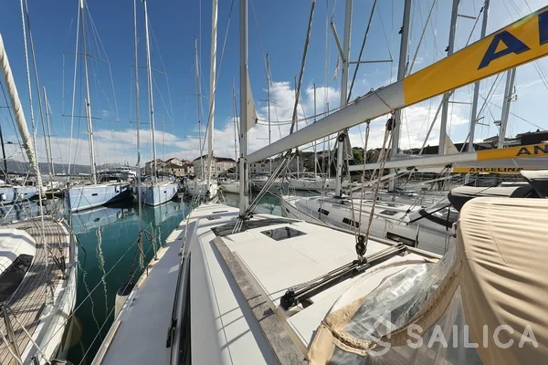 Dufour 412 GL - Yacht Charter Sailica
