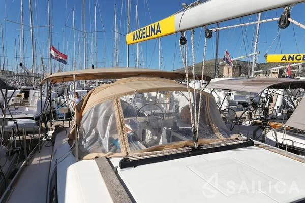 Dufour 412 GL - Yacht Charter Sailica
