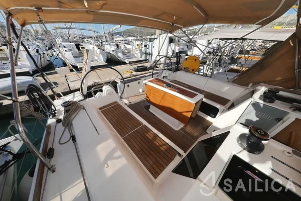 Dufour 412 GL - Yacht Charter Sailica