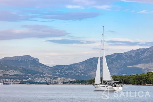 Bavaria 41 Cruiser - Yacht Charter Sailica