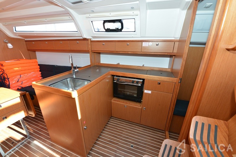 Bavaria Cruiser 37 - Yacht Charter Sailica
