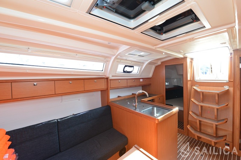 Bavaria Cruiser 37 - Yacht Charter Sailica