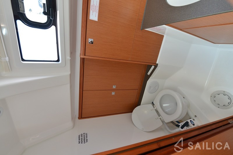 Bavaria Cruiser 37 - Yacht Charter Sailica
