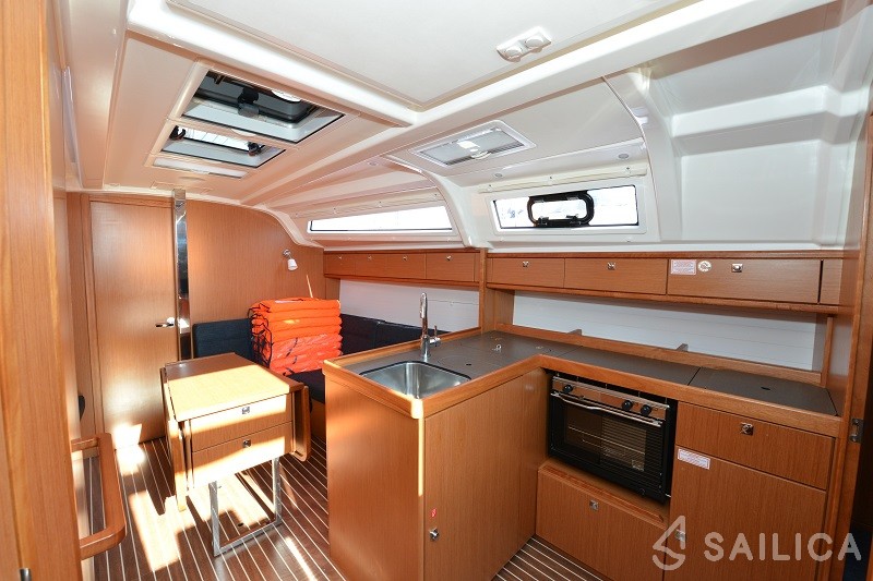 Bavaria Cruiser 37 - Yacht Charter Sailica