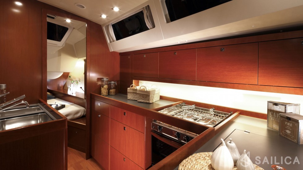 Oceanis 48 - Yacht Charter Sailica
