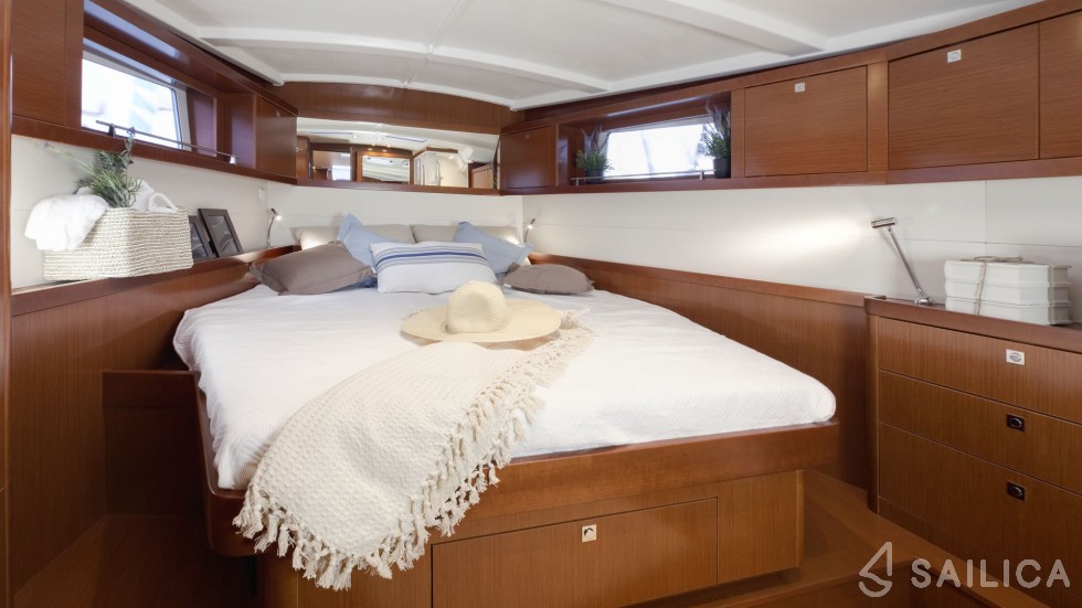 Oceanis 48 - Yacht Charter Sailica