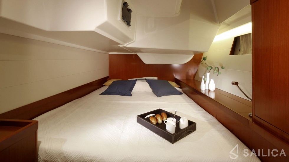 Oceanis 48 - Yacht Charter Sailica
