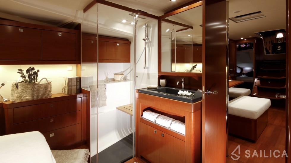 Oceanis 48 - Yacht Charter Sailica