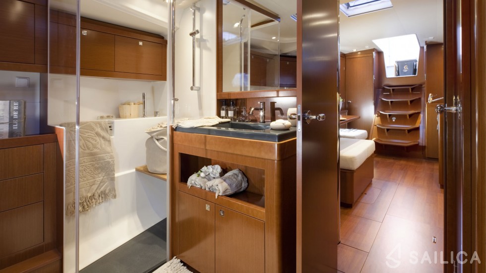 Oceanis 48 - Yacht Charter Sailica