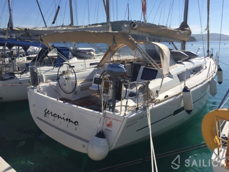 Dufour 410 GL - Yacht Charter Sailica