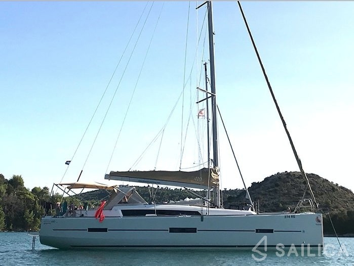 Dufour 410 GL - Yacht Charter Sailica
