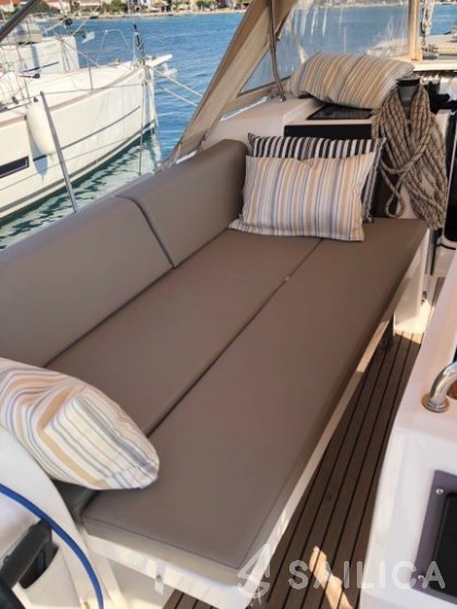 Dufour 410 GL - Yacht Charter Sailica