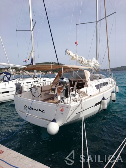 Dufour 410 GL - Yacht Charter Sailica