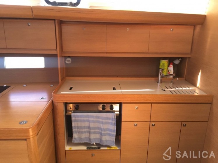 Dufour 410 GL - Yacht Charter Sailica