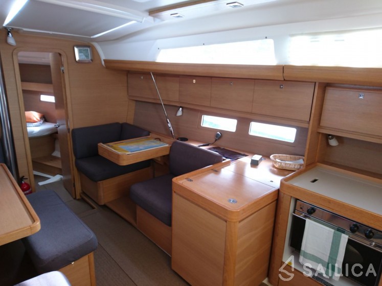Dufour 410 GL - Yacht Charter Sailica