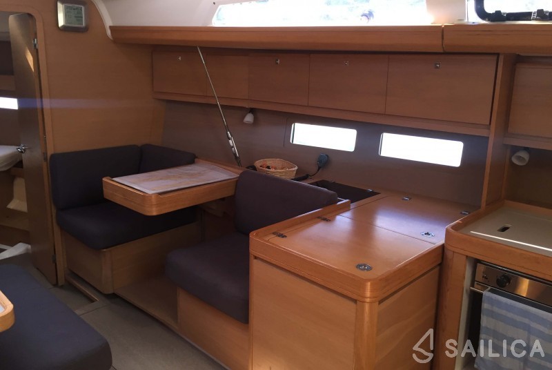 Dufour 410 GL - Yacht Charter Sailica