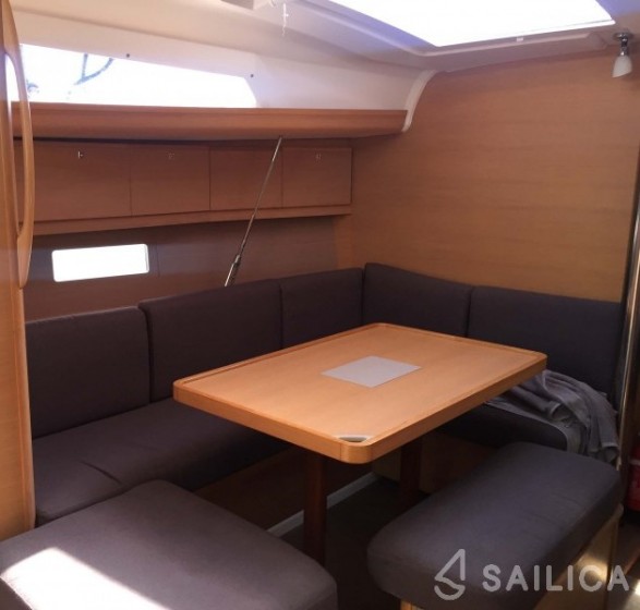 Dufour 410 GL - Yacht Charter Sailica