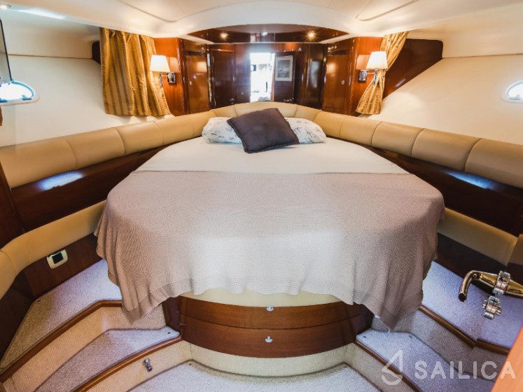 Prestige 46 Fly - Yacht Charter Sailica
