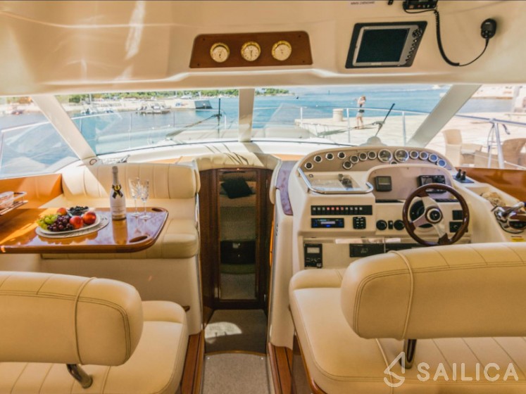 Prestige 46 Fly - Yacht Charter Sailica