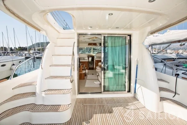Prestige 46 Fly - Yacht Charter Sailica