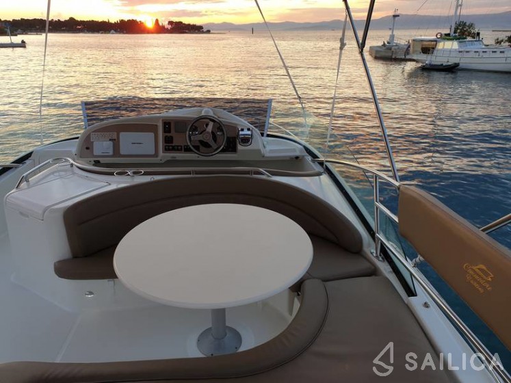 Prestige 46 Fly - Yacht Charter Sailica