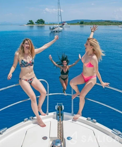 Prestige 46 Fly - Yacht Charter Sailica