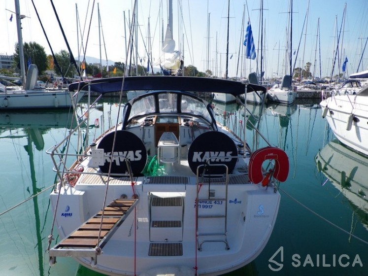 Oceanis 43 - Yacht Charter Sailica