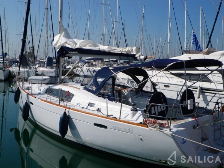 Oceanis 43 - Yacht Charter Sailica