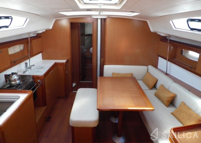 Oceanis 43 - Yacht Charter Sailica