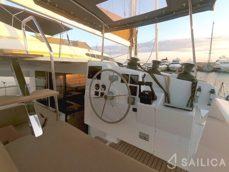 Lucia 40 - Yacht Charter Sailica